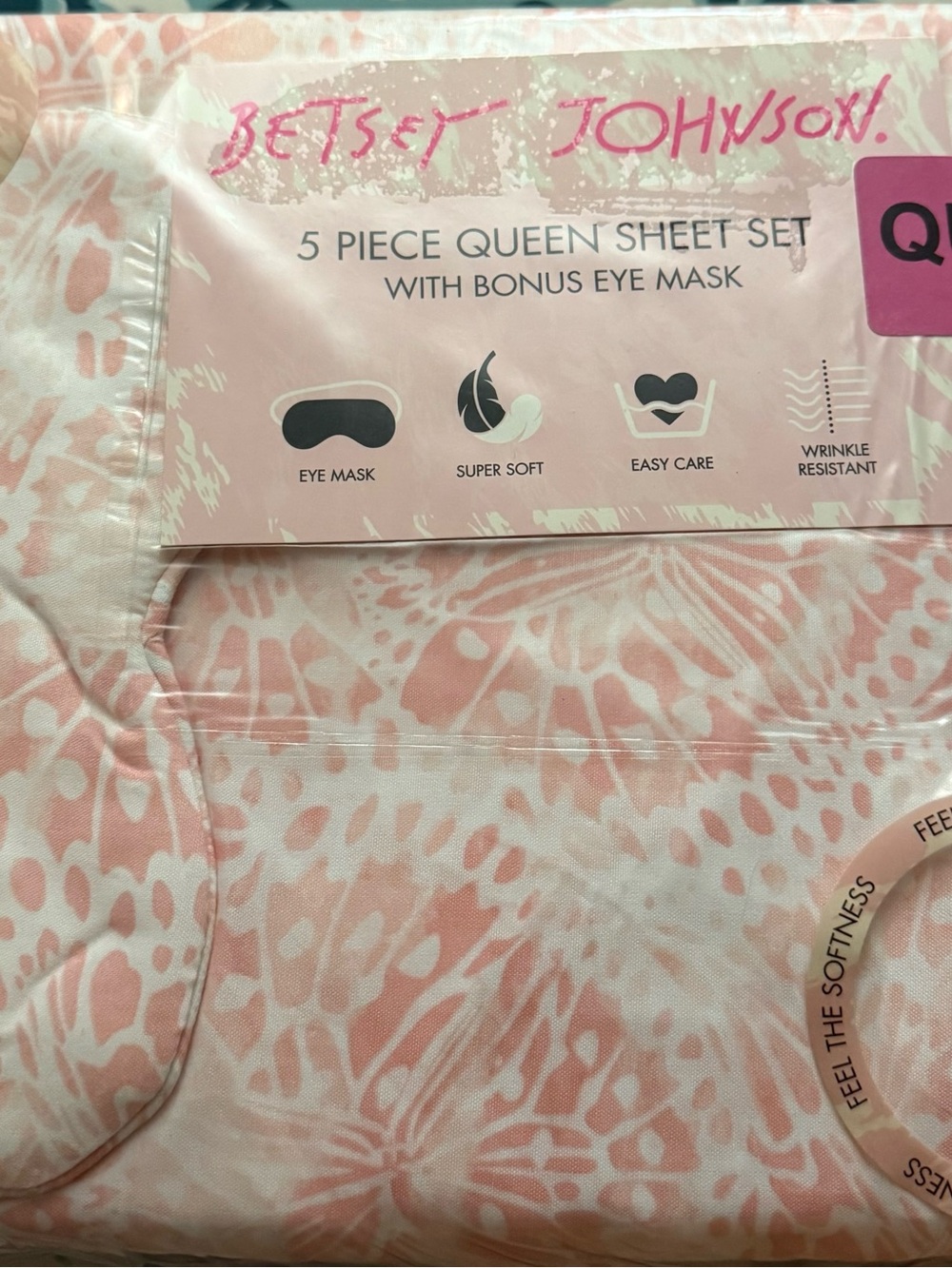 Betsey Johnson Pink & White 5-Piece Queen Sheet Set with Eye Mask